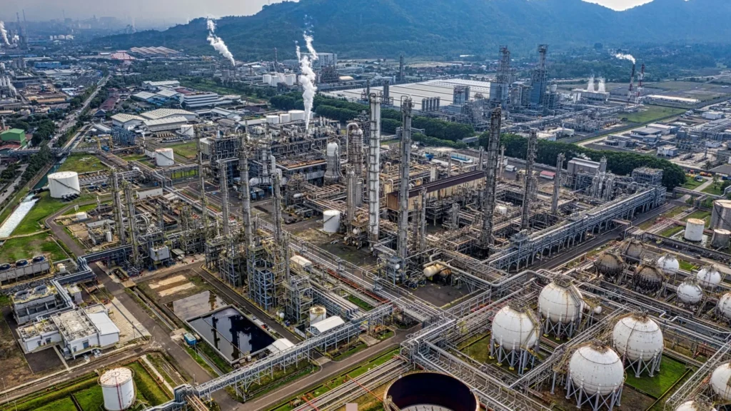 Industrial oil and gas refinery plant—showcasing CNC machining in precision manufacturing for petrochemical equipment and infrastructure